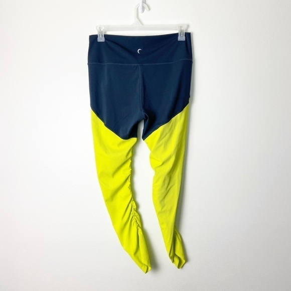 ZYIA ACTIVE • Women’s Storm Parallel Luxe Hi Rise 7/8 Legging Grey/Neon Yellow - Picture 5 of 9